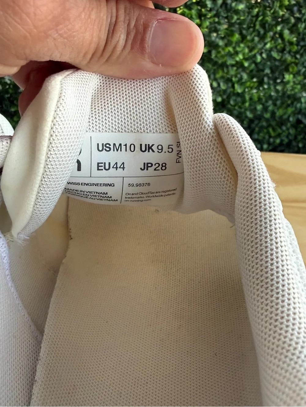 On Cloud 5 Men’s Size 10 Undyed White Sneakers